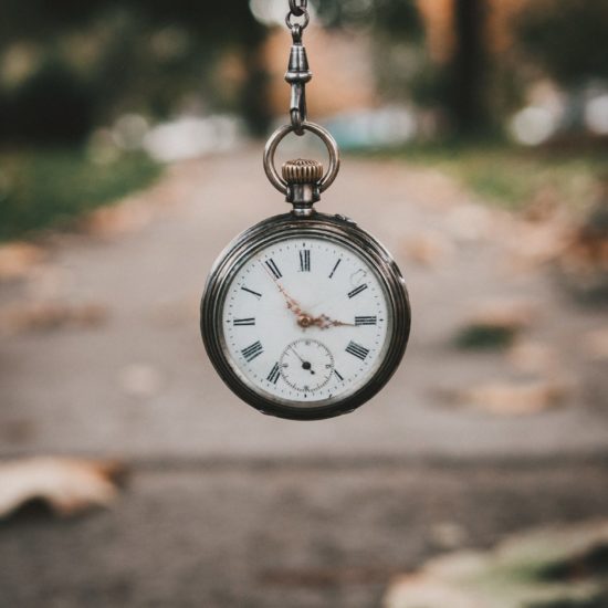 Dein zirkadianer Rhythmus ist wie eine Uhr die sich jeden Tag aufs neue an das Tageslicht anpasst.